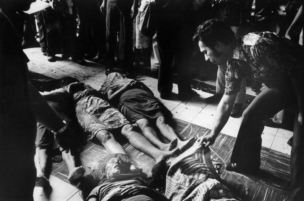 El Salvador, 30-03-1980. Victims of the blood bad during the funeral of the assassinated archbishop Romero.