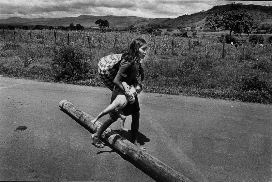 Nicaragua, 1978.
Woman escapes with her child after the Esteli bombardment. With this bombardment, the Somoza gouvernment tried to stop the second-to-last offensive of the Sandists. 
