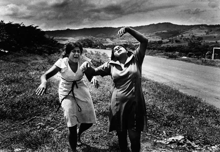 Nicaragua, Esteli, 1978. Mourning women. 