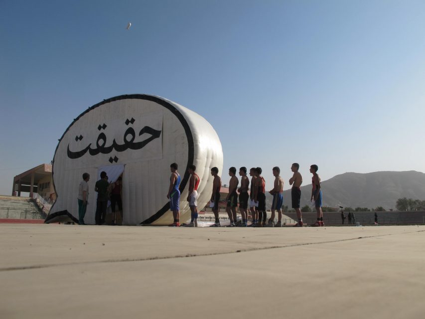 Afghans in line at de stadium 