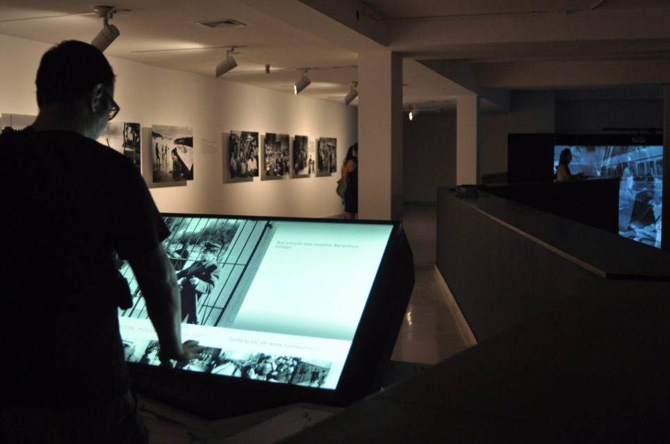 Installationshot: Koen Wessing: Indelible Images, Gam, Santiago, Chile (08/03 - 30/04/2011)