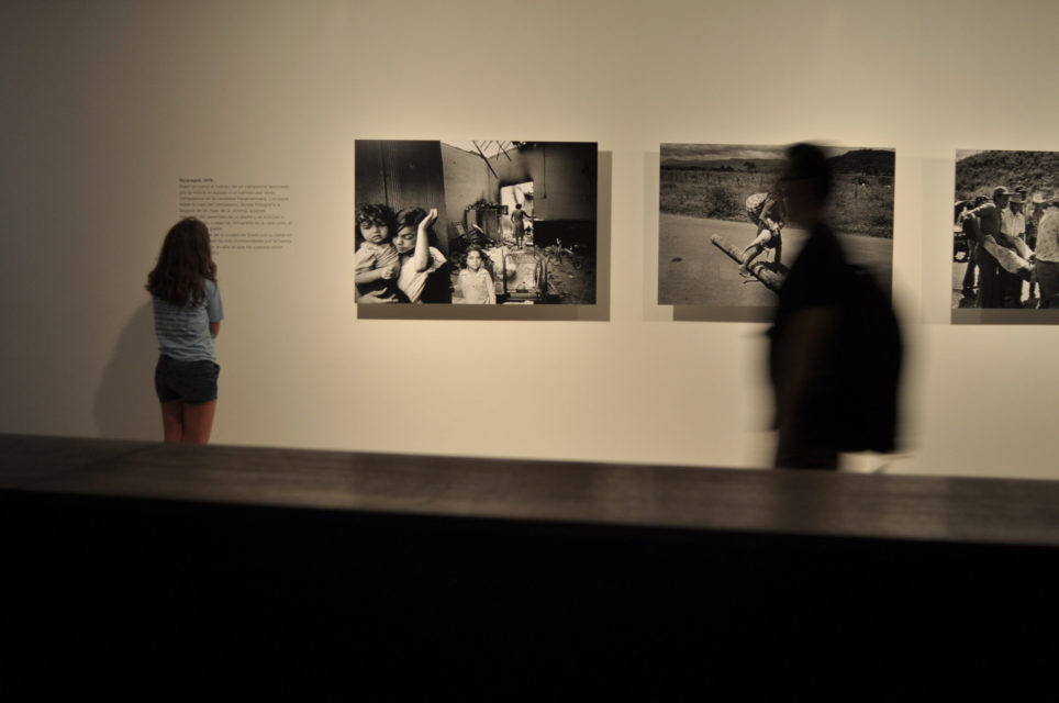 Installationshot: Koen Wessing: Indelible Images, Gam, Santiago, Chile (08/03 - 30/04/2011)