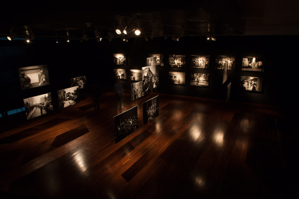 Installationshot: Koen Wessing: Indelible Images, Gam, Santiago, Chile (08/03 - 30/04/2011)