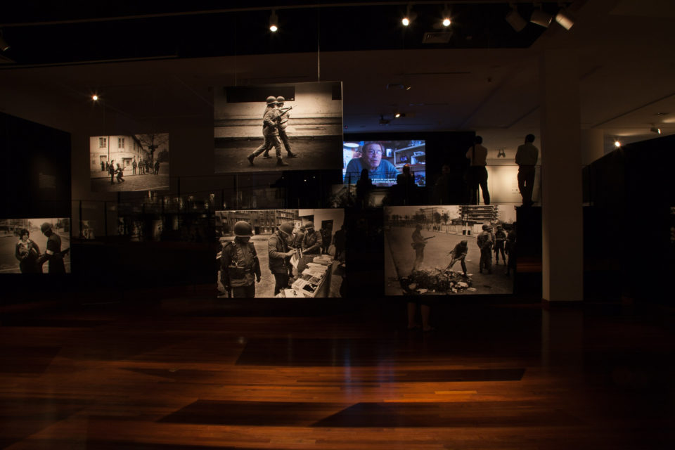 Installationshot: Koen Wessing: Indelible Images, Gam, Santiago, Chile (08/03 - 30/04/2011)