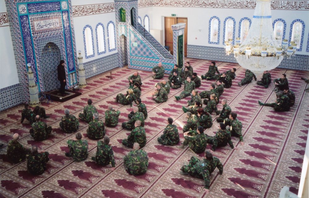 Visit by the JSD /LSD to the
Dyanet mosque. The soldiers are given an explanation by an Islam expert. // Harderwijk 06.01.2009