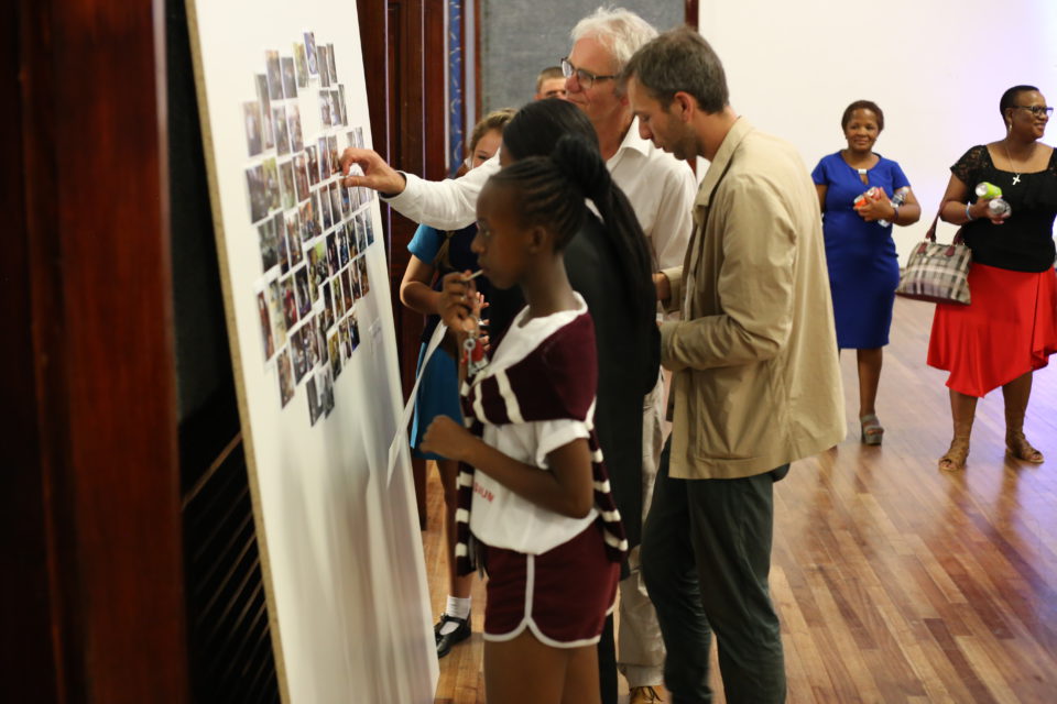 Ad van Denderen and some students at the exhibition. 